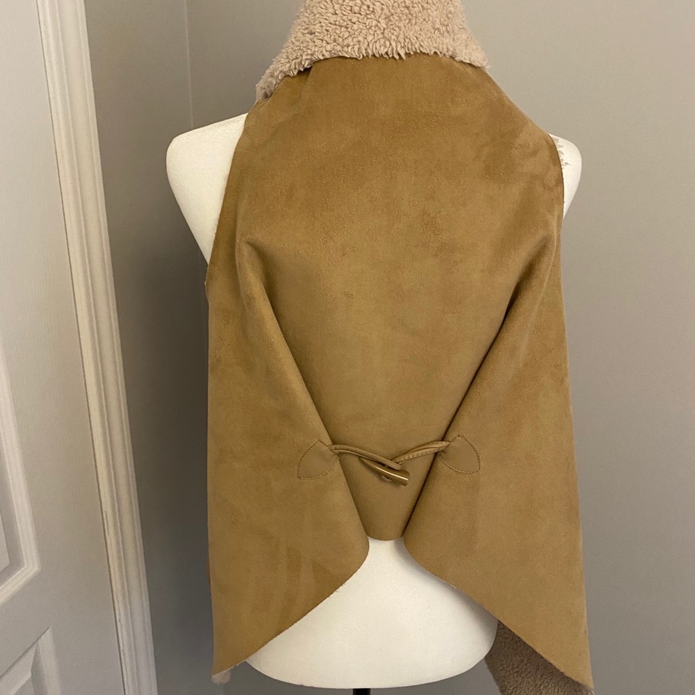 Faux shearling vest - Picture 4 of 8